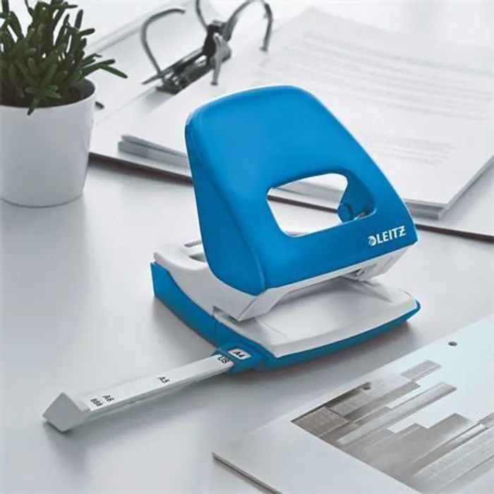 Termék főképe Děrovačka "Nexxt Style 5008", metalická modrá, 30 listů, LEITZ