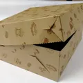 Következő termékkép KRAFT tortadoboz motívummal 28x28x11 cm [50 db]