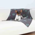 Következő termékkép Polár takaró BEANY 100x70cm - szürke, kék kockákkal