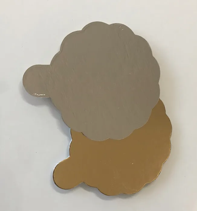 Termék főképe Lepenkové podložky pod dort průměr 8 cm - zlatá/stříbrná [50 ks]