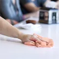 Következő termékkép Tork Premium nem szőtt szövet hajtogatott változatban - piros [40 db]
