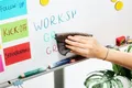 STABILO MARK száraz, száraz jelölő a táblán és a flipchart táblán - 4 db-os készlet élezővel és ruhával