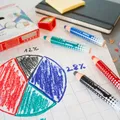 Következő termékkép STABILO MARK száraz, száraz jelölő a táblán és a flipchart táblán - 4 db-os készlet élezővel és ruhával